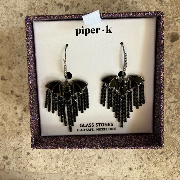 New Piper K Black Glass Stone Bat Earrings Lead Safe Nickel Free - Picture 2 of 3